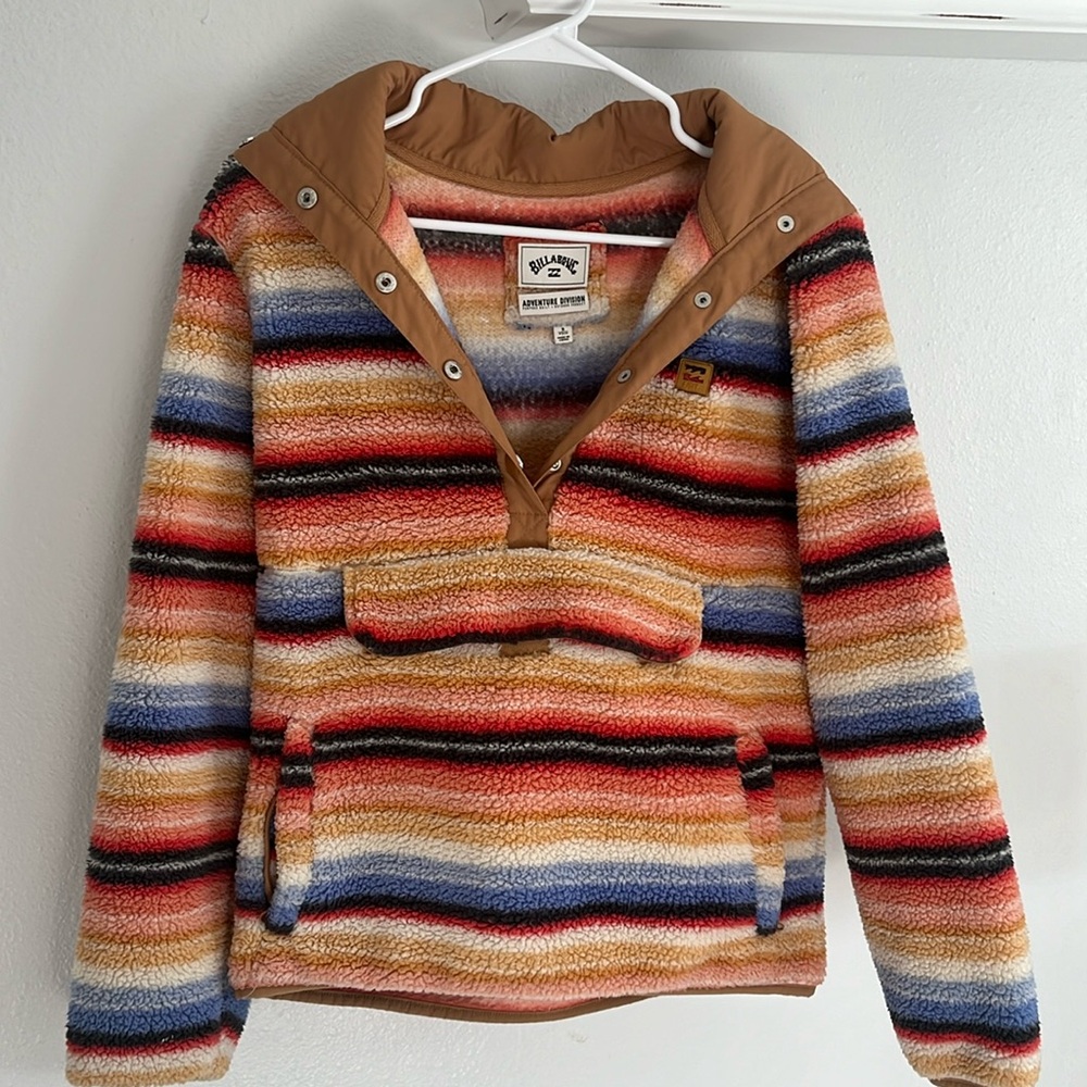 Size small, Billabong sweater